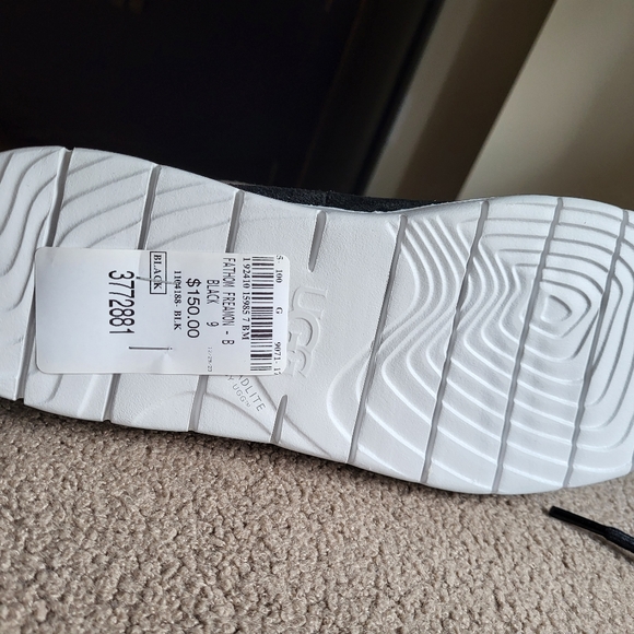 UGG Australia Black Suede Chukka Boots Size 9 - Picture 6 of 10